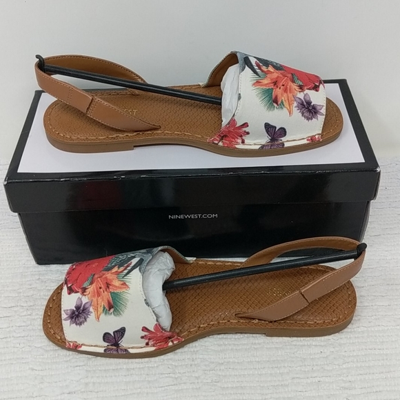 Nine West Izzio Canvas Sandal - Picture 4 of 11